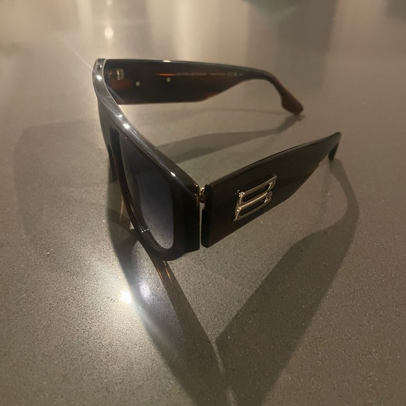 Victoria Beckham sunglasses - Picture 2 of 4